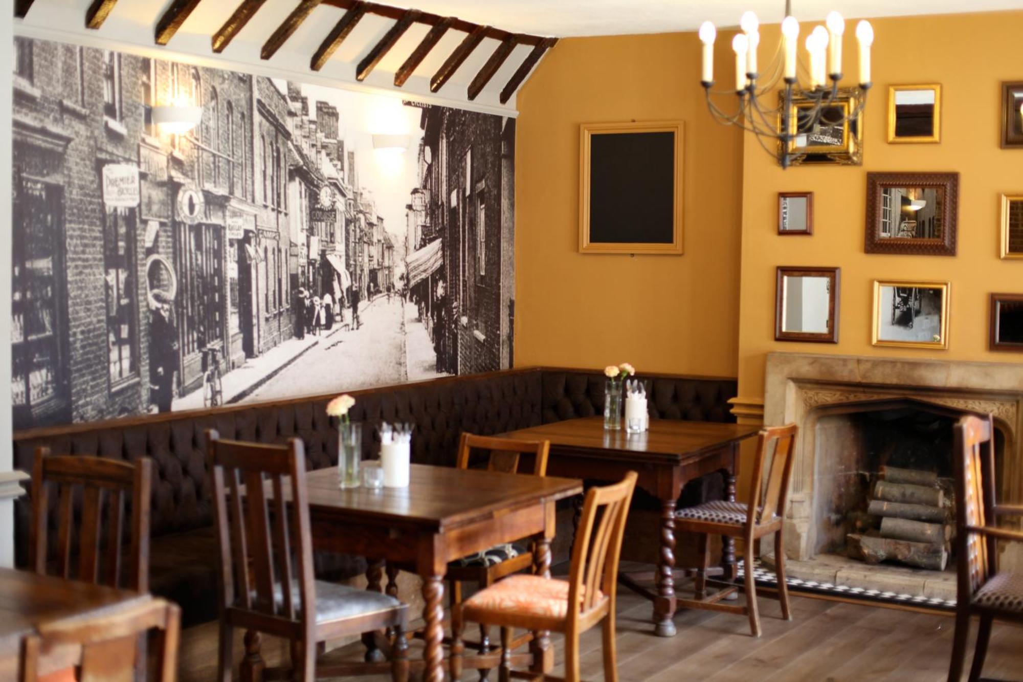 Old Bull Inn Royston  Exteriör bild